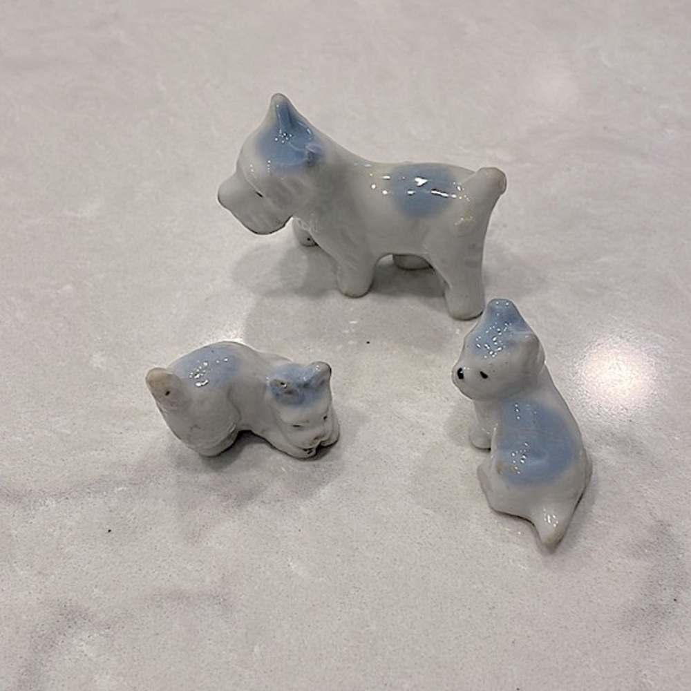 Vintage Japan, bisque, blue/white, set of 3, Scottish Terrier family